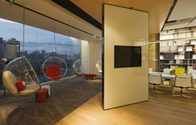 辦公室裝修設(shè)計(jì):淺灰色儲(chǔ)物柜,簡約而不失高級感