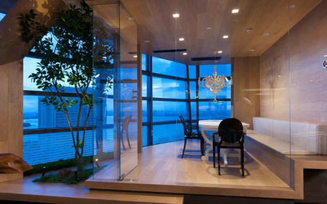 深棕色木柜子，打造辦公室裝修裝修新風(fēng)尚！