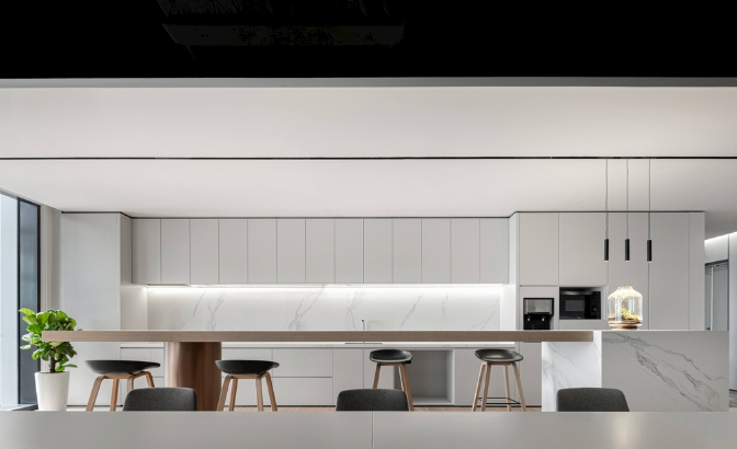 辦公室新裝修設計：如何選購平滑型紋理壁紙，打造高端商務空間